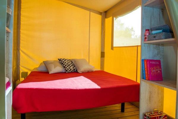 Eurocamp Tents At Campsite Polari 로비니 외부 사진